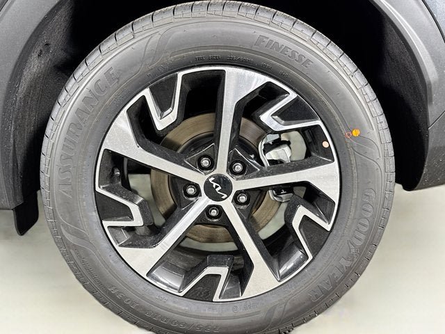 Certified 2025 Kia Sportage EX w/ EX Premium Package AWD/4WD image 11