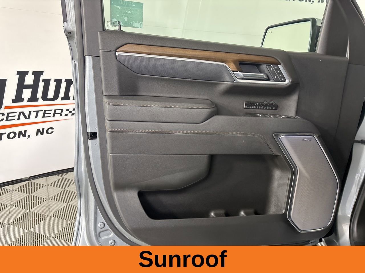 Used 2025 Chevrolet Silverado 1500 High Country w/ Technology Package image 8