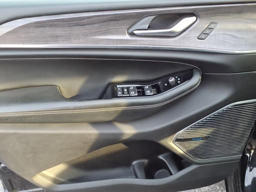 Certified 2023 Jeep Grand Cherokee Overland image 6