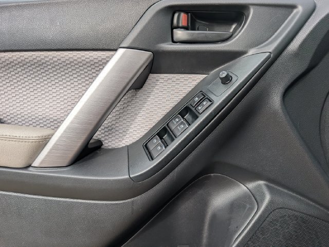 Used 2017 Subaru Forester 2.5i Premium AWD/4WD image 19