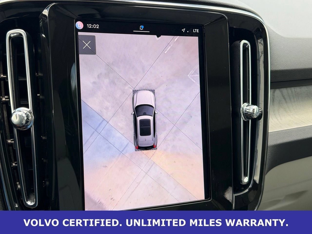 Certified 2025 Volvo XC40 B5 Ultra AWD/4WD image 23
