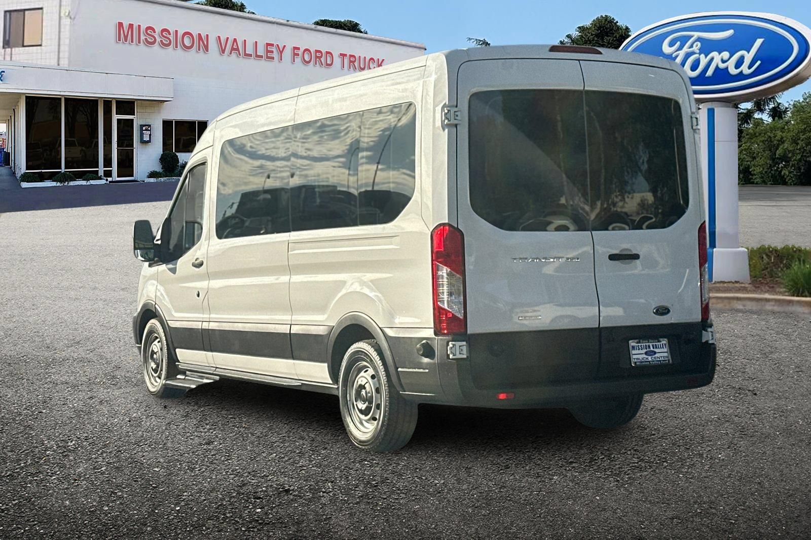 Used 2016 Ford Transit 350 XL RWD image 6
