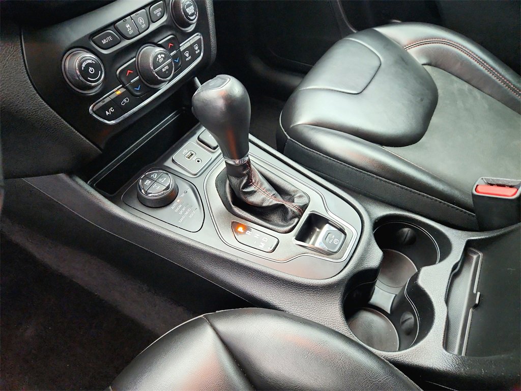 Used 2019 Jeep Cherokee Trailhawk w/ Comfort & Convenience Group image 15