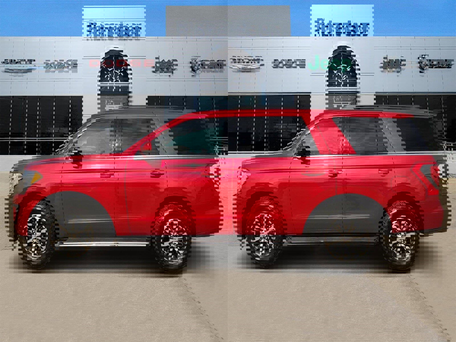 Used 2020 Ford Expedition XLT w/ Equipment Group 202A image 3