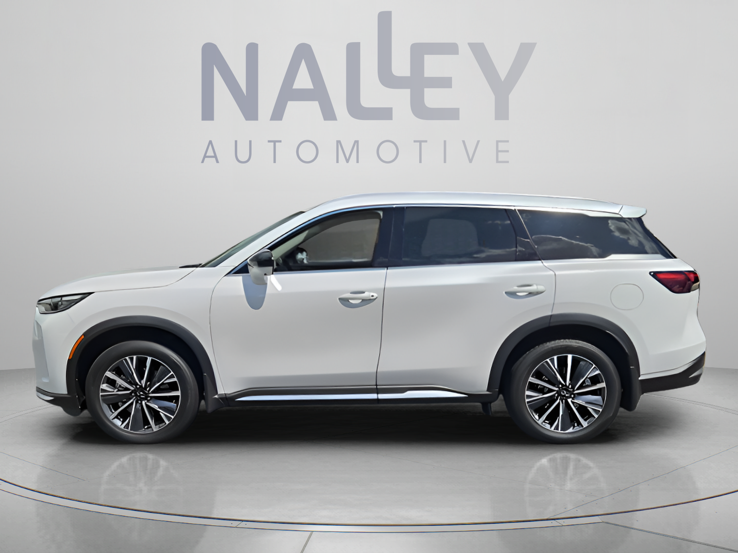 Used 2026 INFINITI QX60 Luxe w/ Cargo Package FWD image 2
