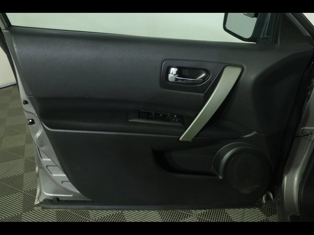 Used 2013 Nissan Rogue S AWD/4WD image 13