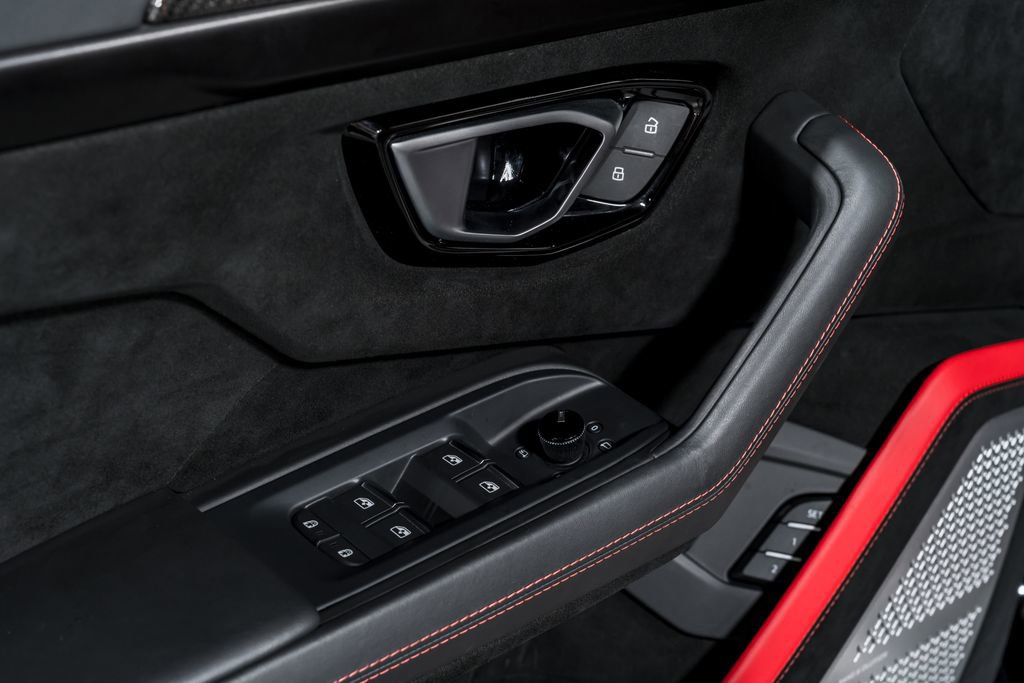 Used 2023 Lamborghini Urus Performante AWD/4WD image 10