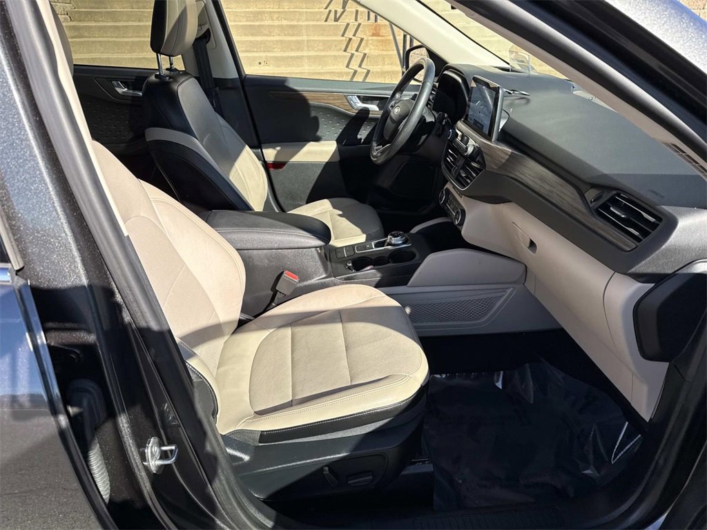 Used 2020 Ford Escape Titanium image 11