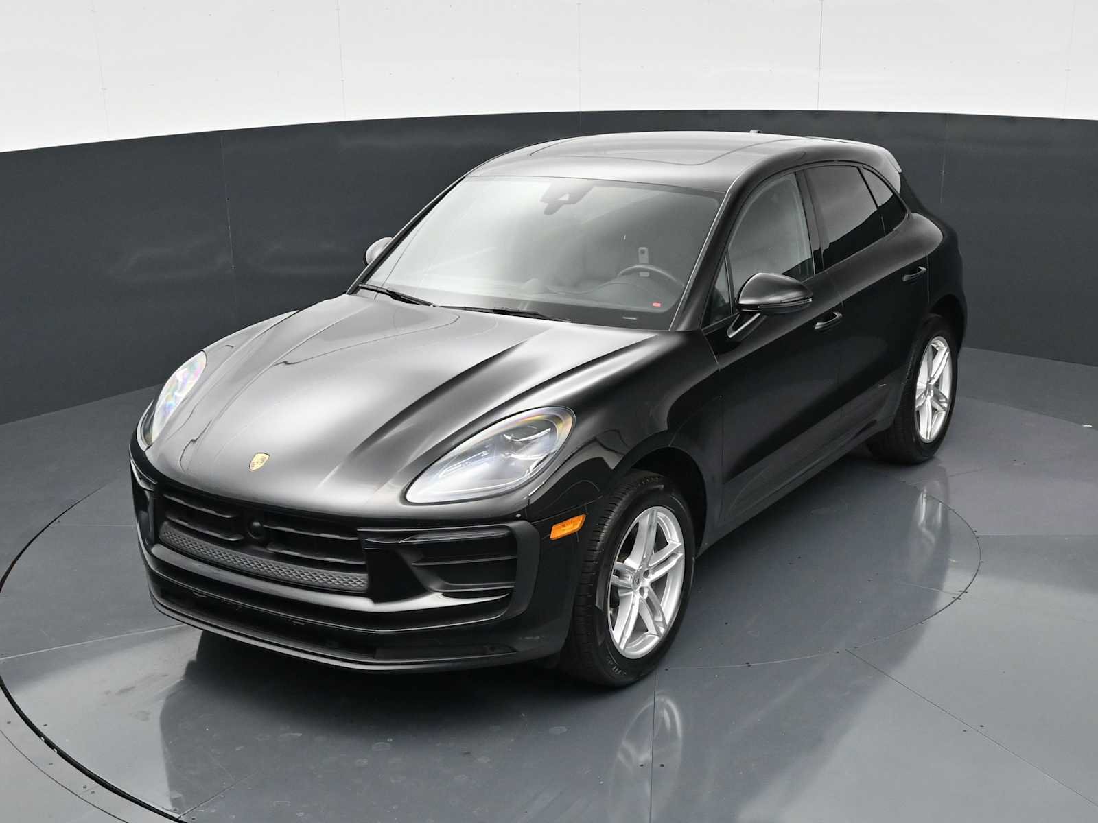 Certified 2024 Porsche Macan AWD/4WD image 27