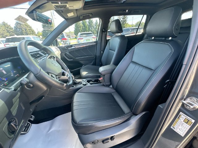 Used 2023 Volkswagen Tiguan SE R-Line AWD/4WD image 30