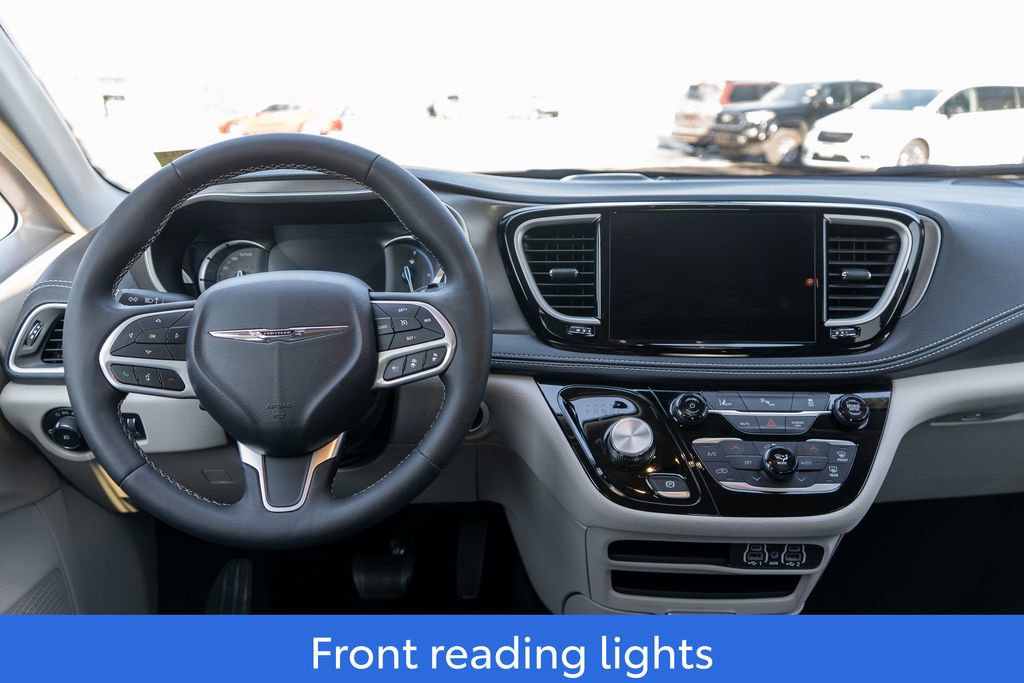Used 2024 Chrysler Pacifica Select image 17