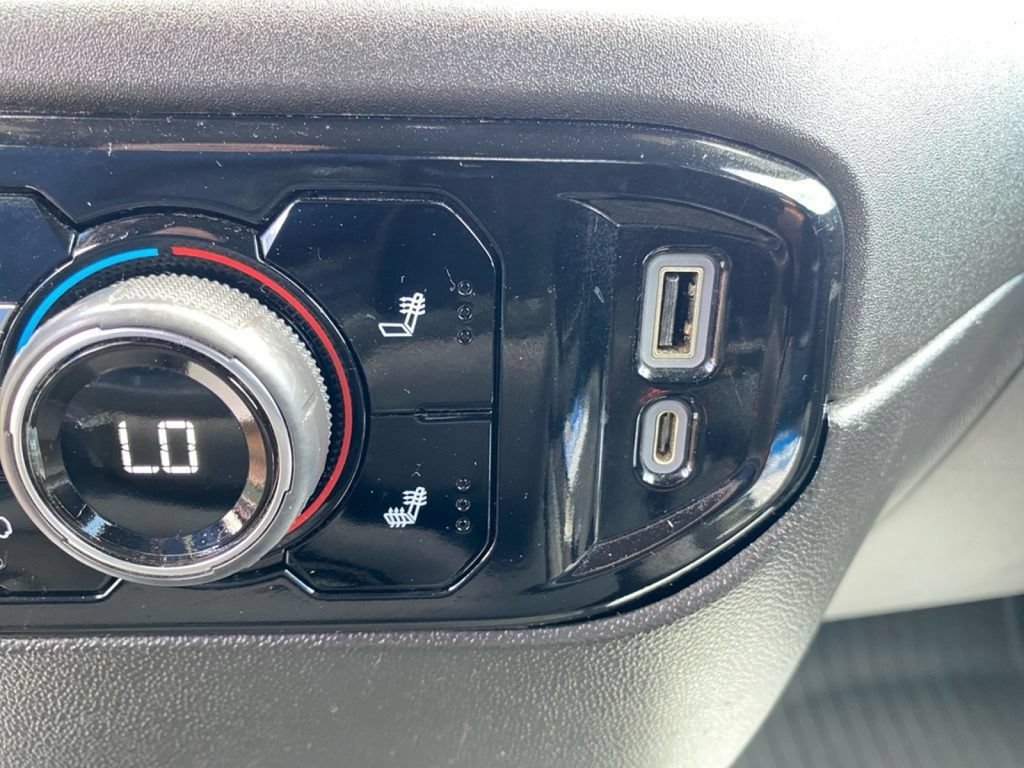 Used 2022 Chevrolet Silverado 1500 LT AWD/4WD image 35