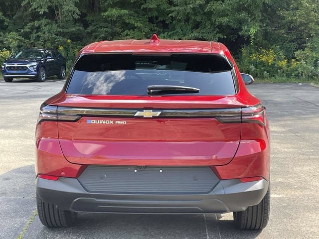 New 2026 Chevrolet Equinox EV LT w/ Comfort Package AWD/4WD image 4