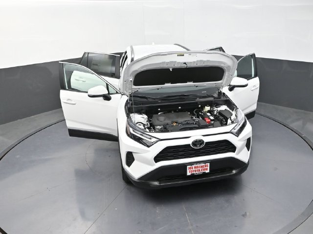 Used 2025 Toyota RAV4 XLE AWD/4WD image 39