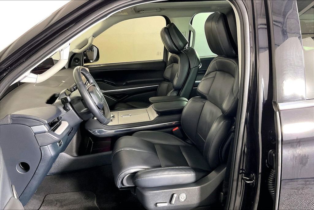 Used 2025 Lincoln Navigator Reserve image 35