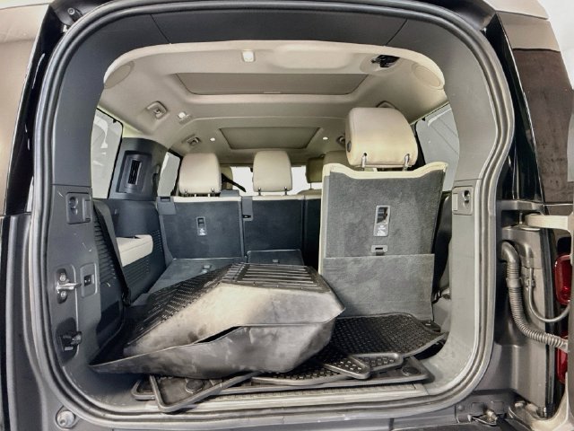 Certified 2023 Land Rover Defender 130 SE AWD/4WD image 28