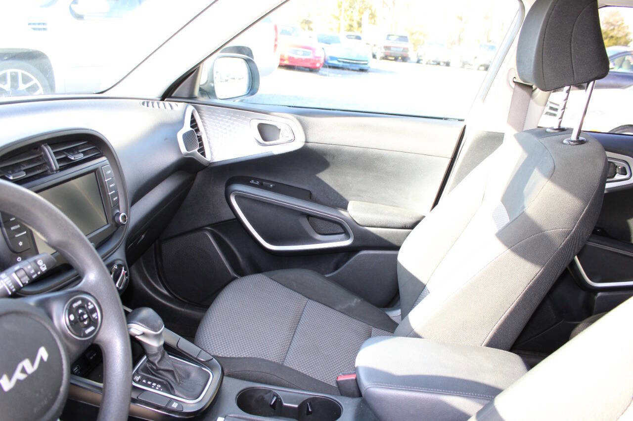Used 2022 Kia Soul LX w/ Technology Package image 14
