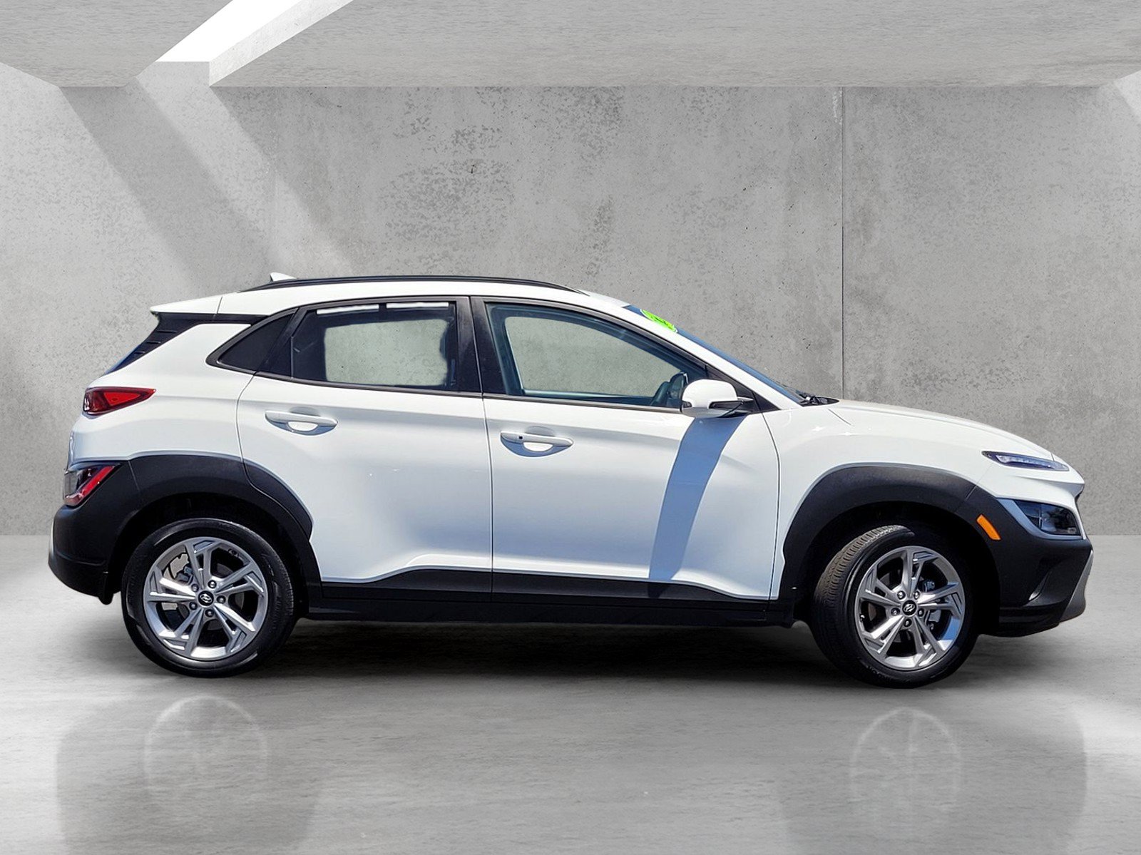 Used 2022 Hyundai Kona SEL w/ Cargo Package FWD image 3