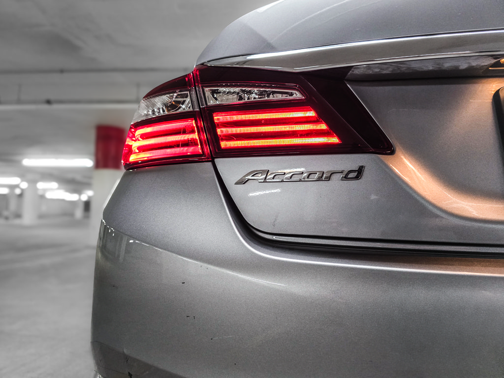 Used 2017 Honda Accord EX-L image 9