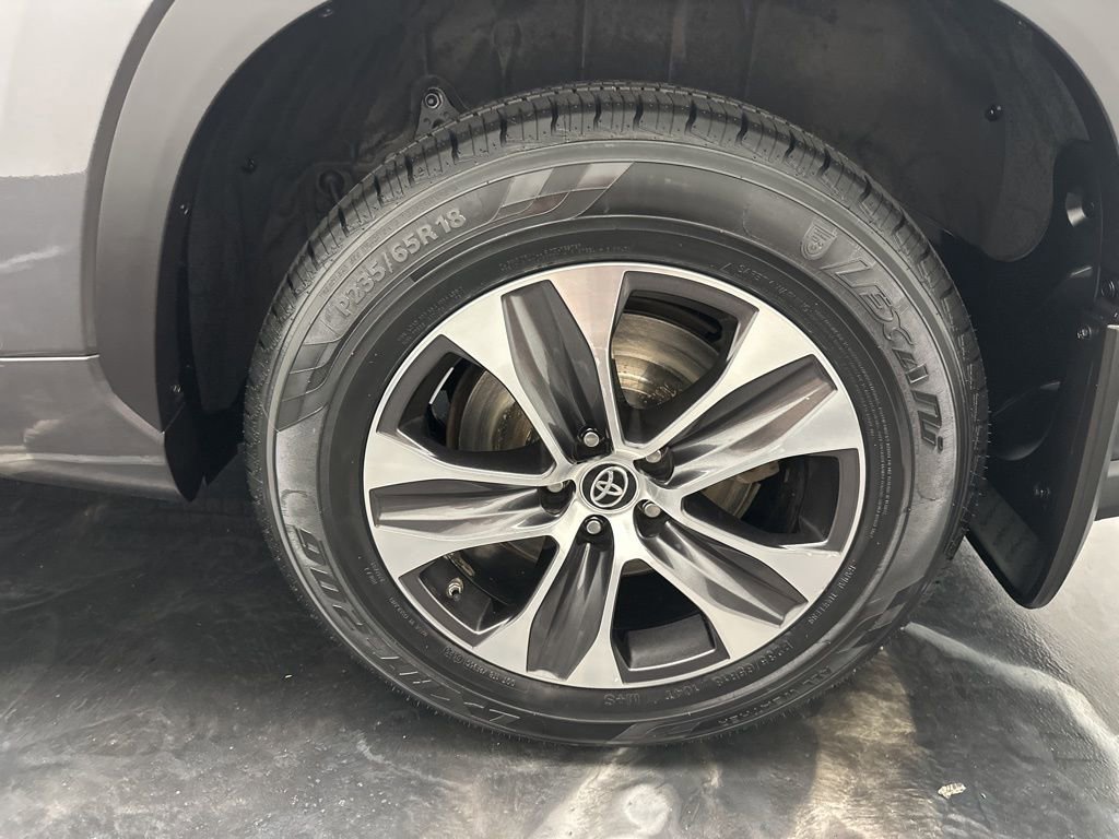 Used 2021 Toyota Highlander XLE image 34