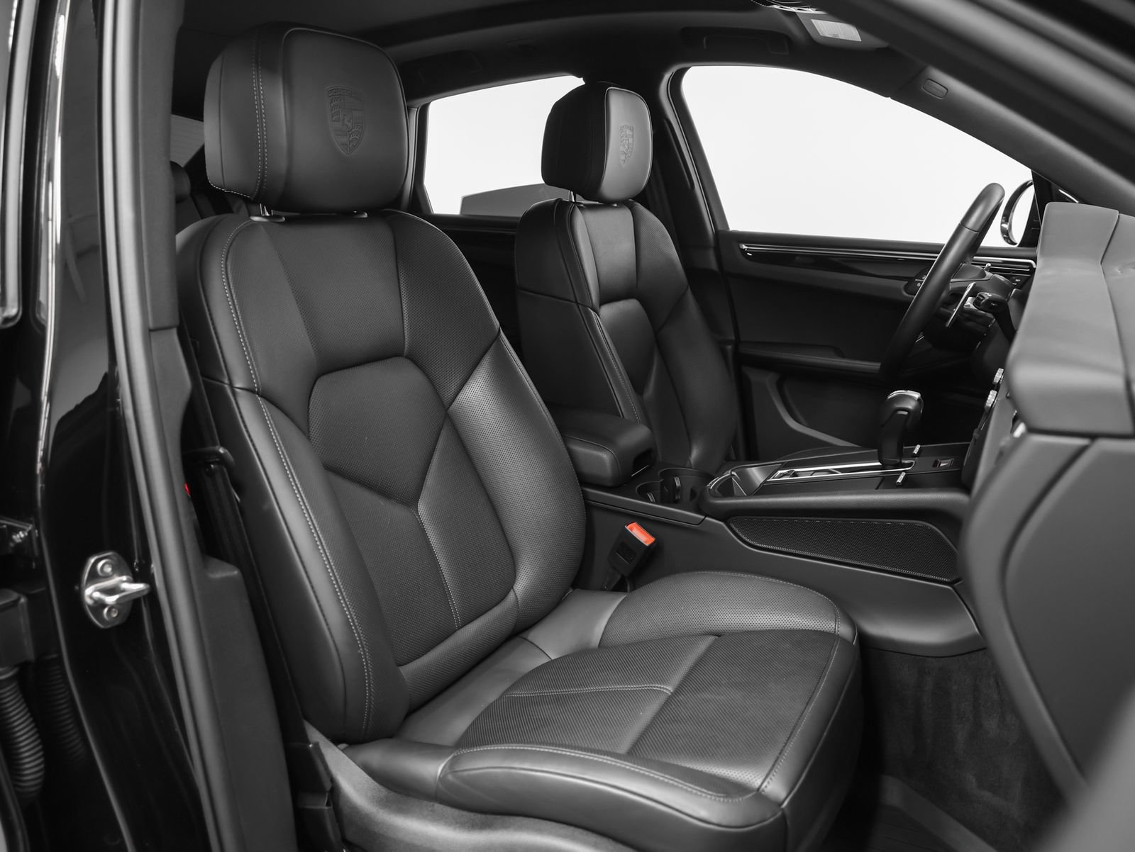 Certified 2024 Porsche Macan AWD/4WD image 22