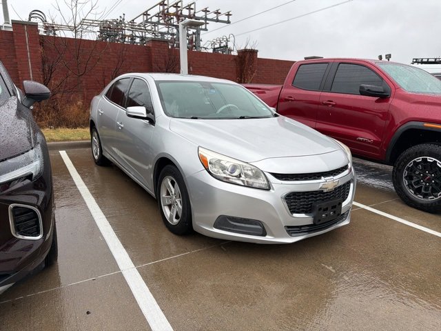 Used 2016 Chevrolet Malibu LT image 2
