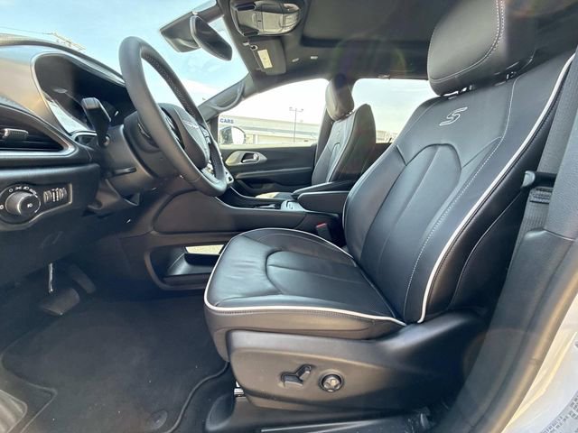 New 2026 Chrysler Pacifica Limited FWD image 8