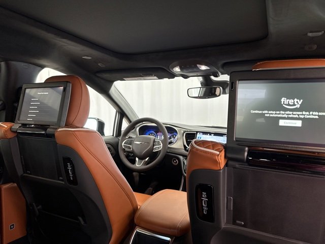 New 2026 Chrysler Pacifica Pinnacle w/ Trailer Tow Group image 32