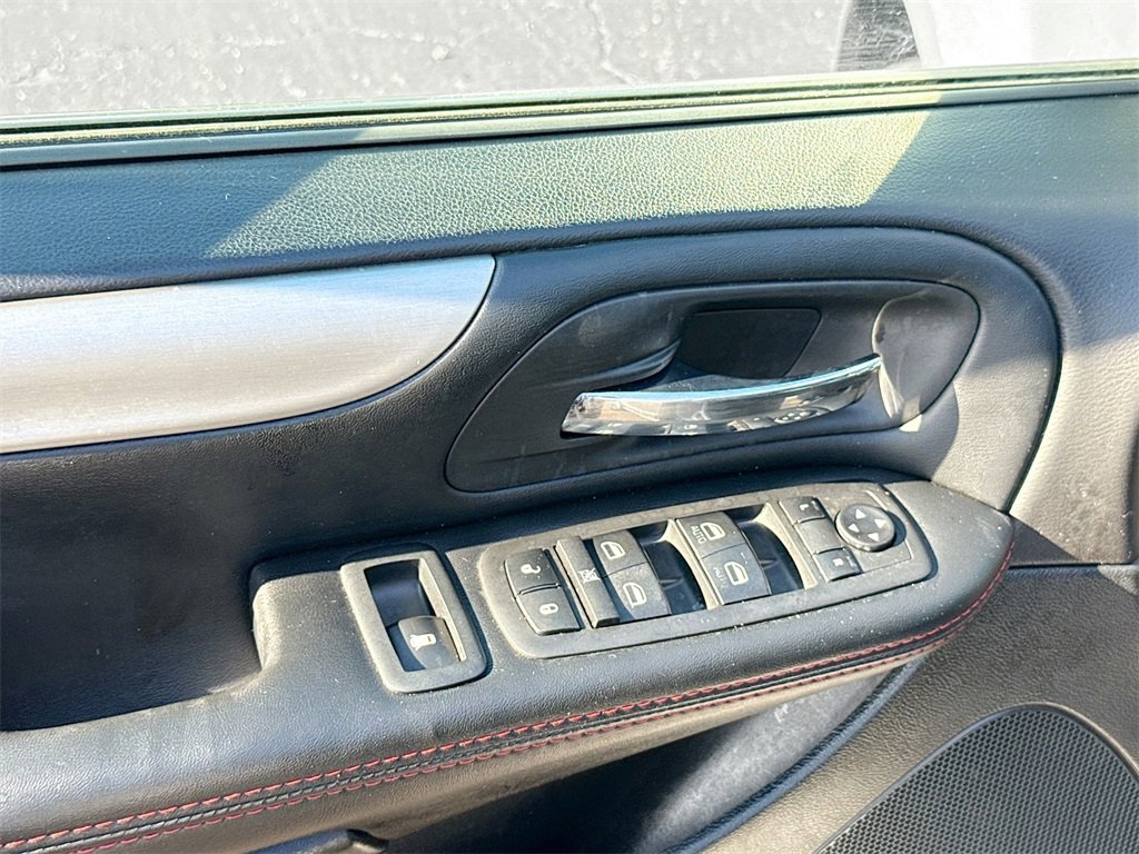 Used 2019 Dodge Grand Caravan GT image 18