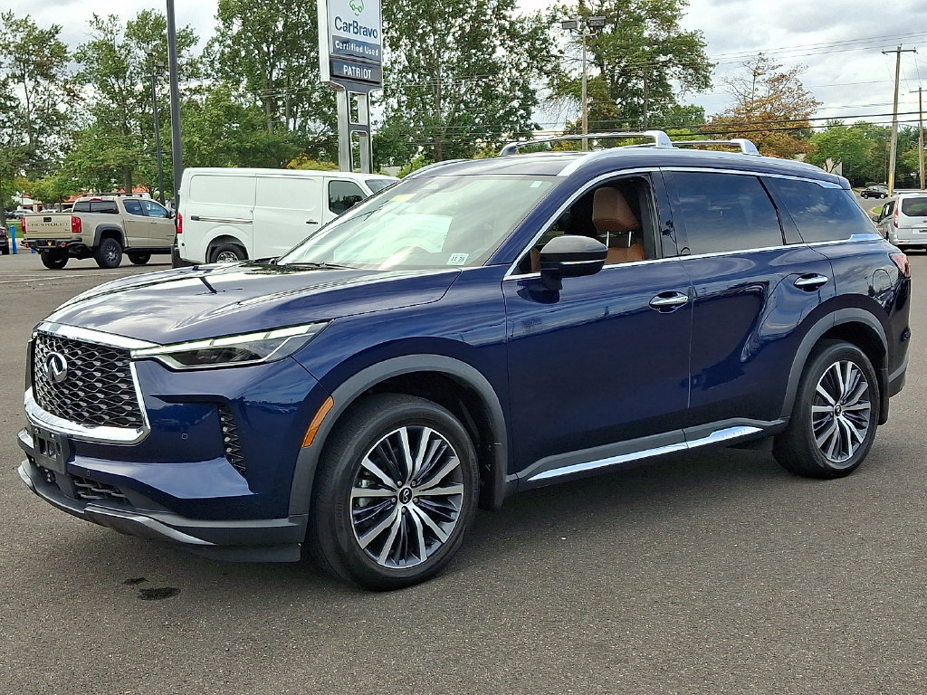 Used 2023 INFINITI QX60 Sensory w/ Cargo Package AWD/4WD image 3