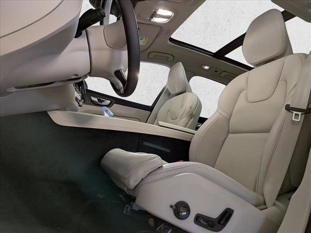 New 2026 Volvo XC60 B5 Ultra w/ Climate Package image 4