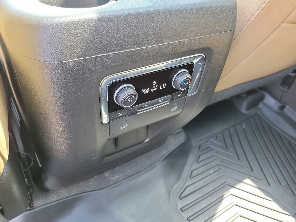 Used 2023 Chevrolet Tahoe Premier AWD/4WD image 14