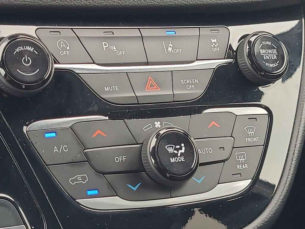 Used 2025 Chrysler Pacifica Select FWD image 13