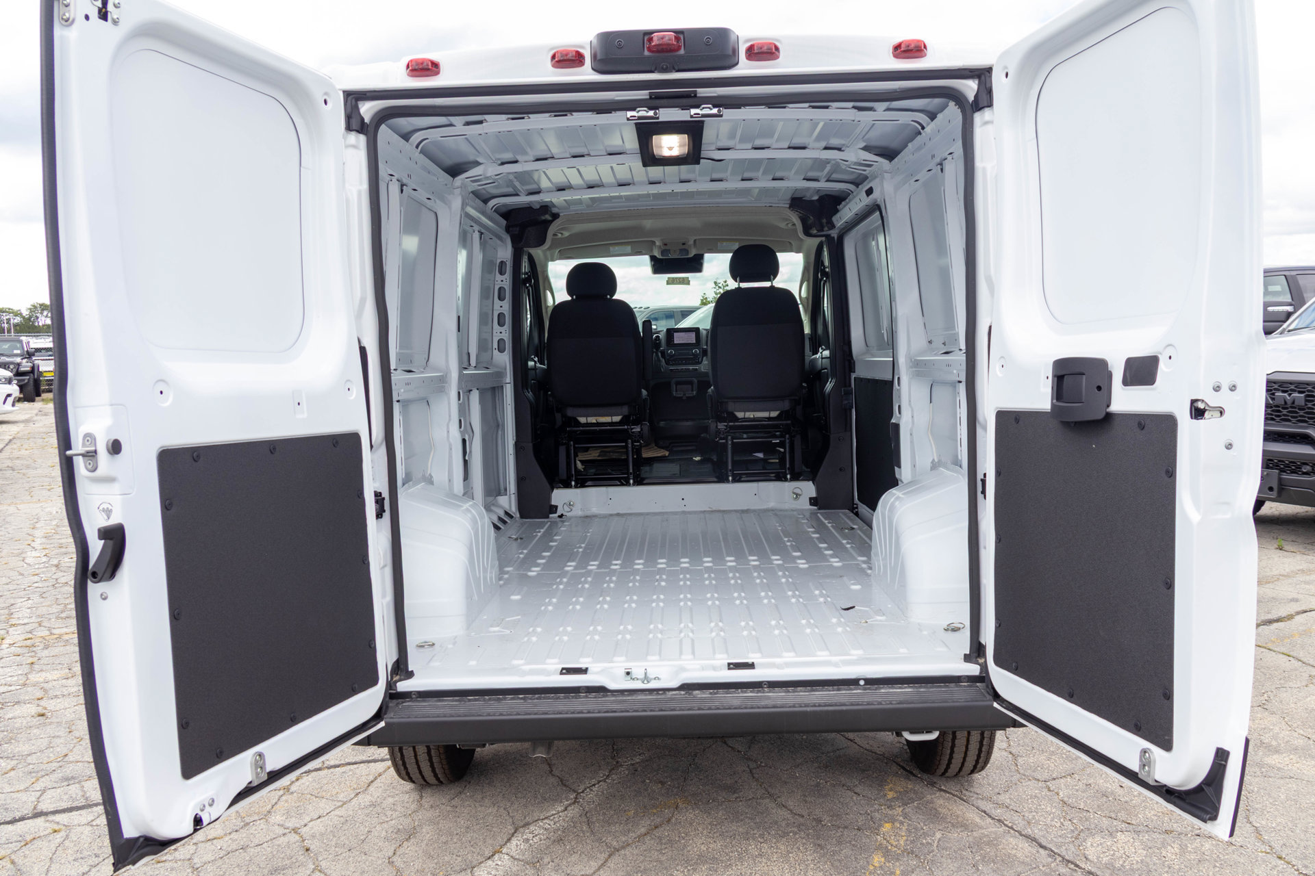 New 2026 RAM ProMaster 1500 w/ Convenience Group FWD image 12