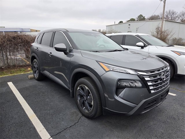 Used 2025 Nissan Rogue SV image 3