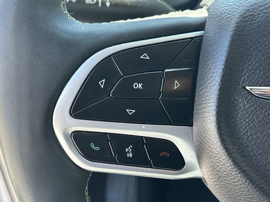 Used 2023 Chrysler Pacifica Touring-L FWD image 25