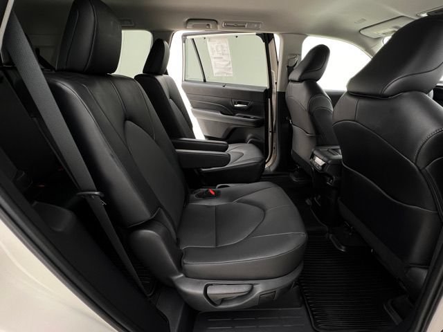 Used 2024 Toyota Grand Highlander AWD image 16