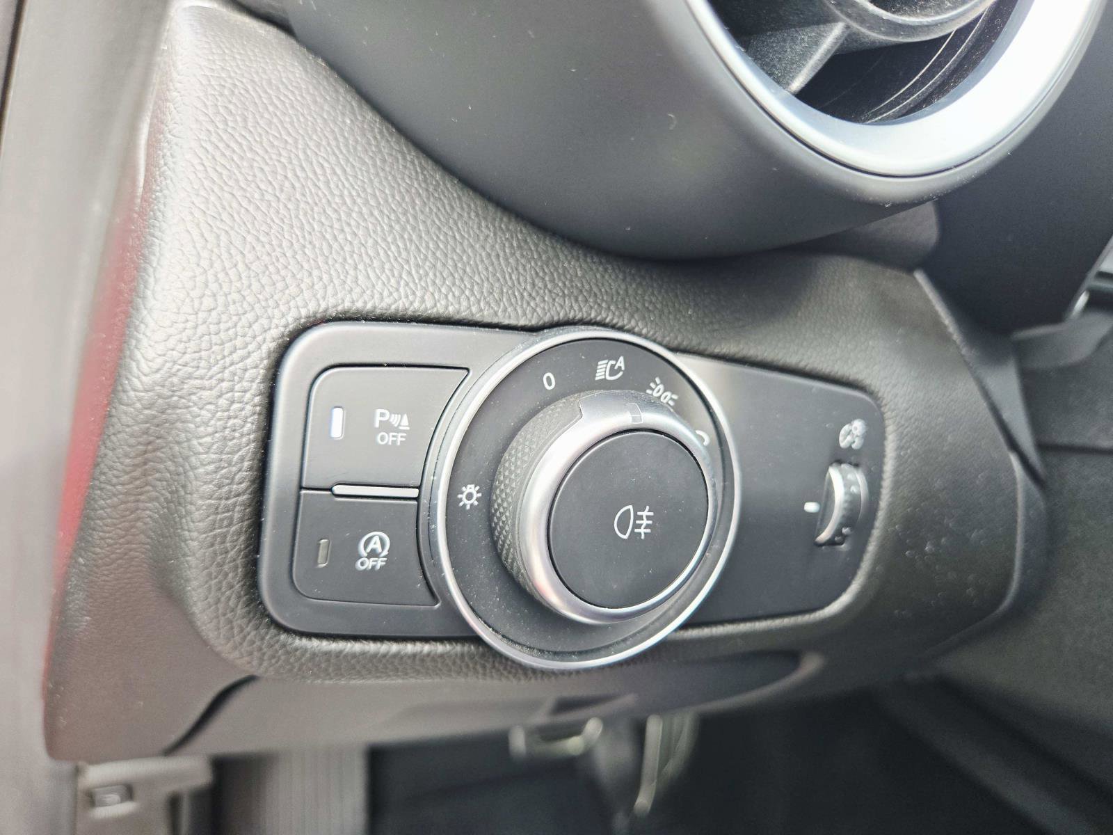 Used 2024 Alfa Romeo Giulia Veloce AWD/4WD image 37