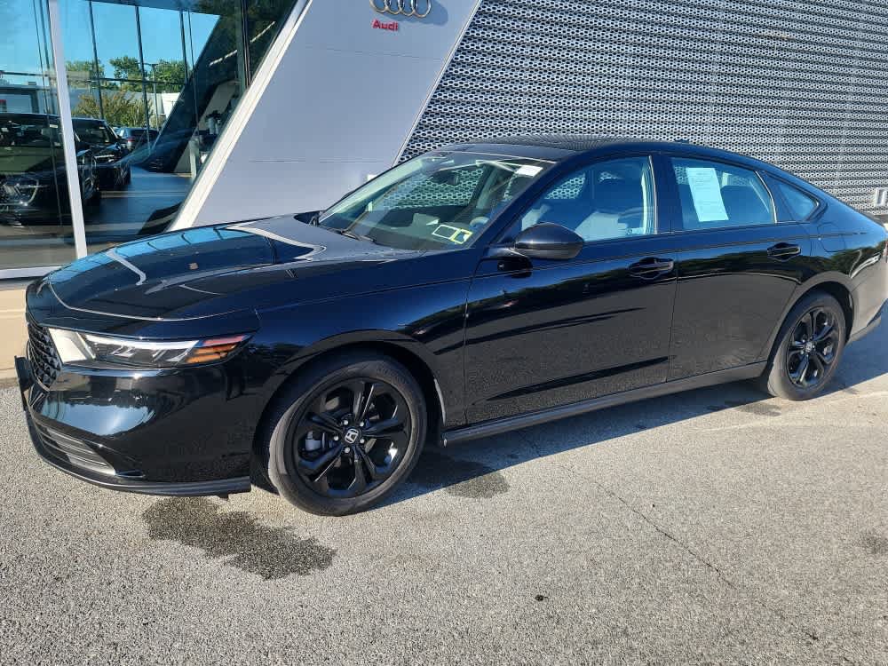 Used 2025 Honda Accord SE image 1