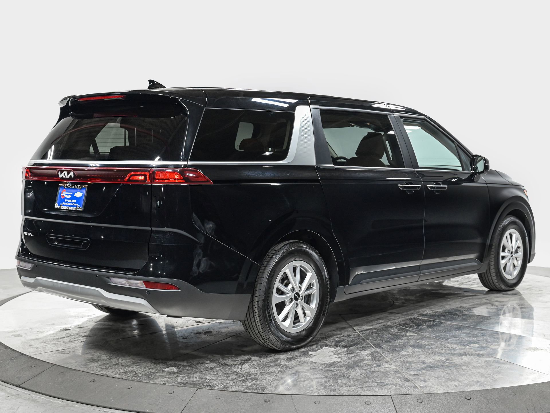 Used 2023 Kia Carnival LX image 7