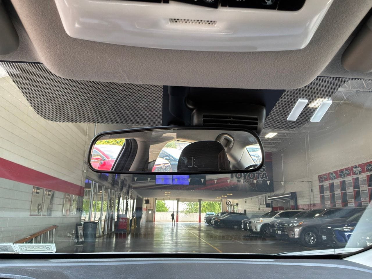 Used 2025 Nissan Versa SV FWD image 17