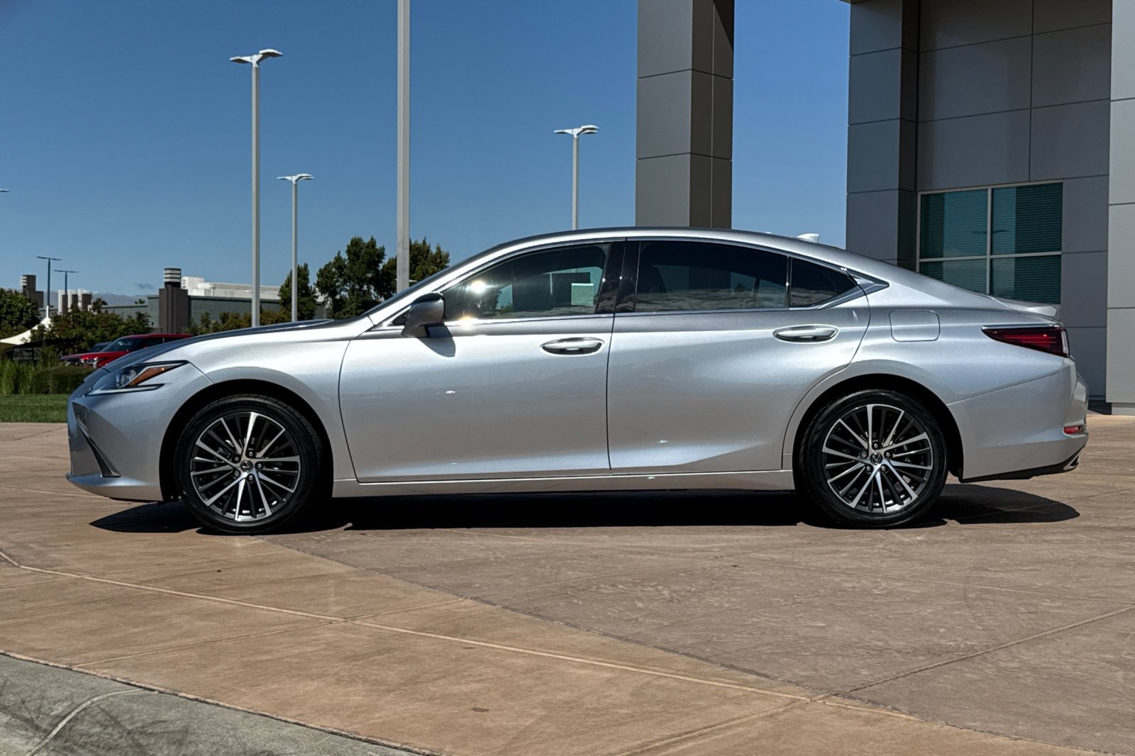 Used 2024 Lexus ES 350 w/ Premium Package FWD image 7