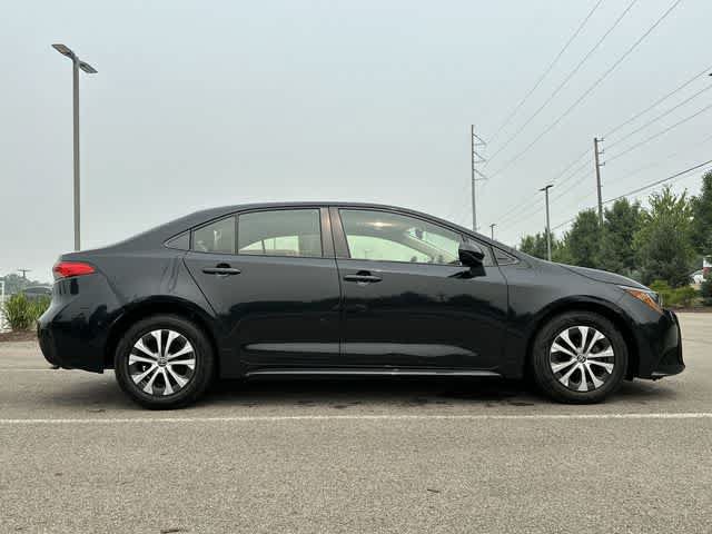 Used 2022 Toyota Corolla LE FWD image 3