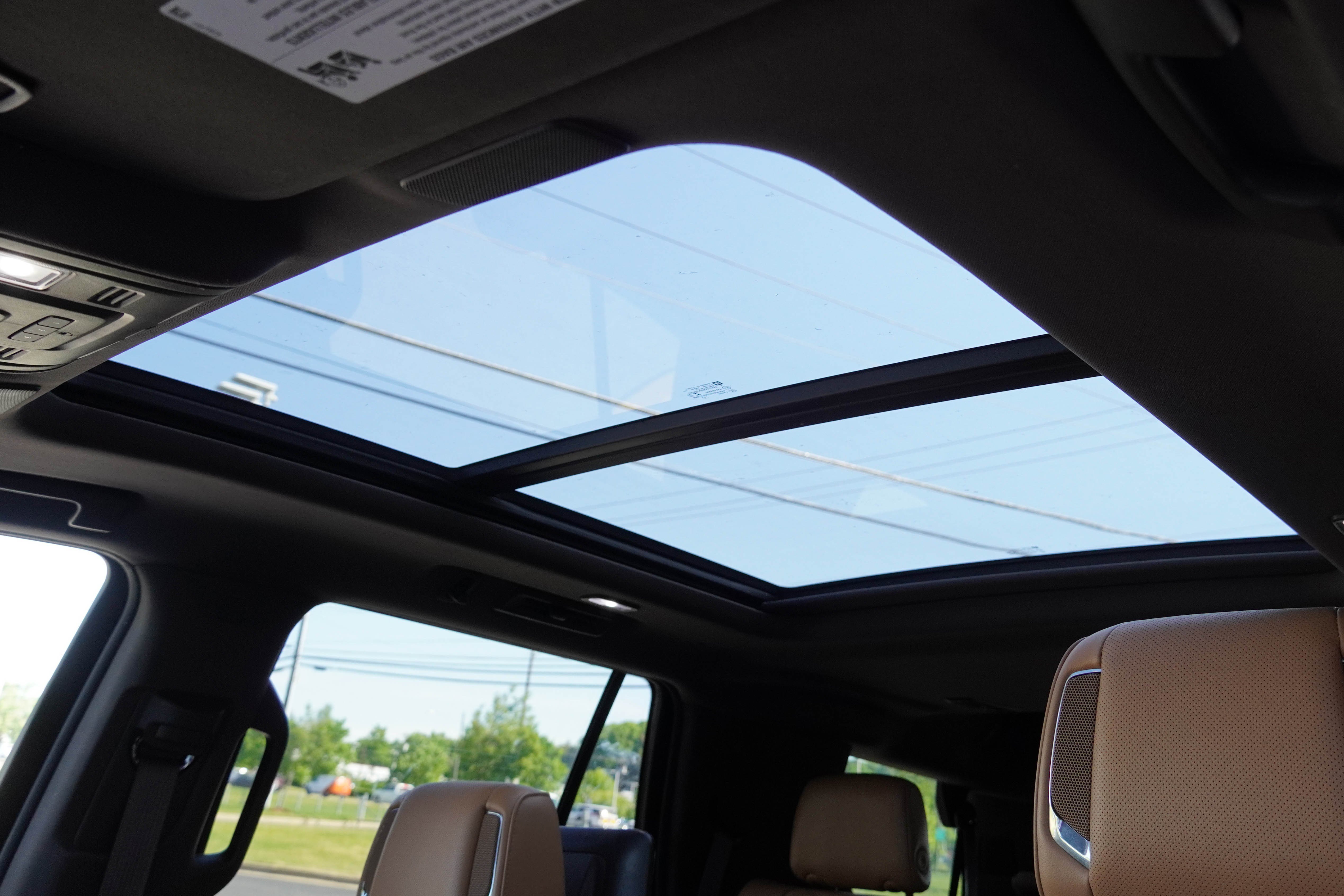 Used 2021 Cadillac Escalade Premium Luxury w/ LPO, Radiant Package AWD/4WD image 14