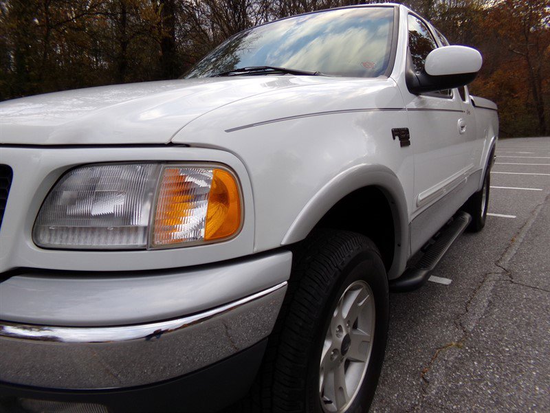 Used 2001 Ford F150 Lariat image 2