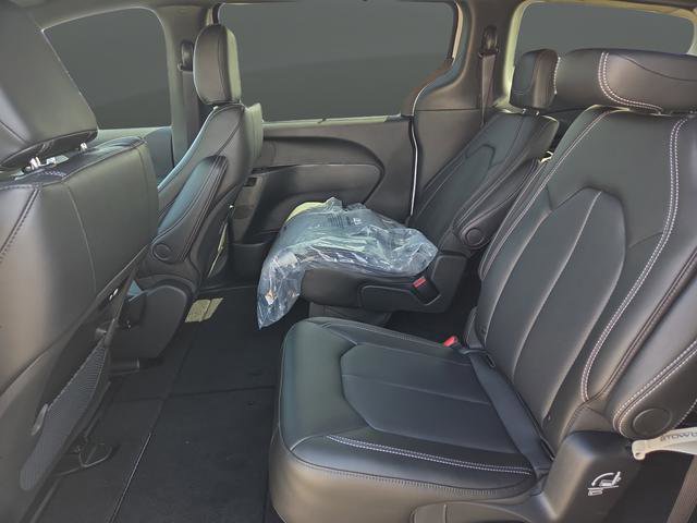 New 2026 Chrysler Pacifica Select FWD image 29