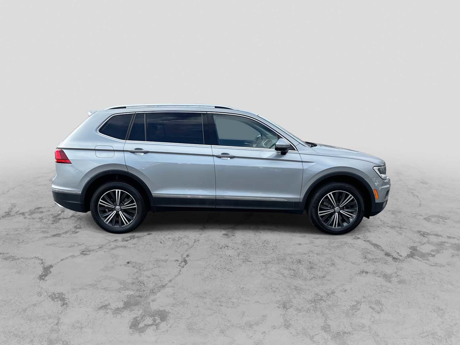 Used 2019 Volkswagen Tiguan SEL AWD/4WD image 9