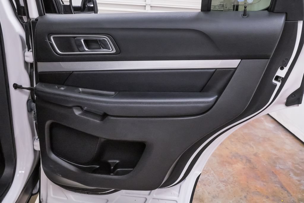 Used 2017 Ford Explorer XLT w/ Equipment Group 201A FWD image 28