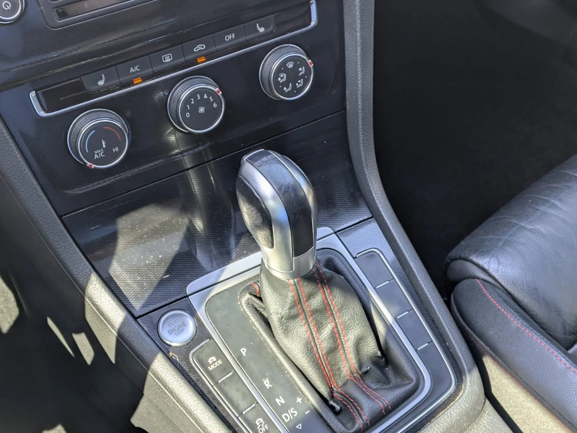 Used 2015 Volkswagen Golf 4-Door image 18