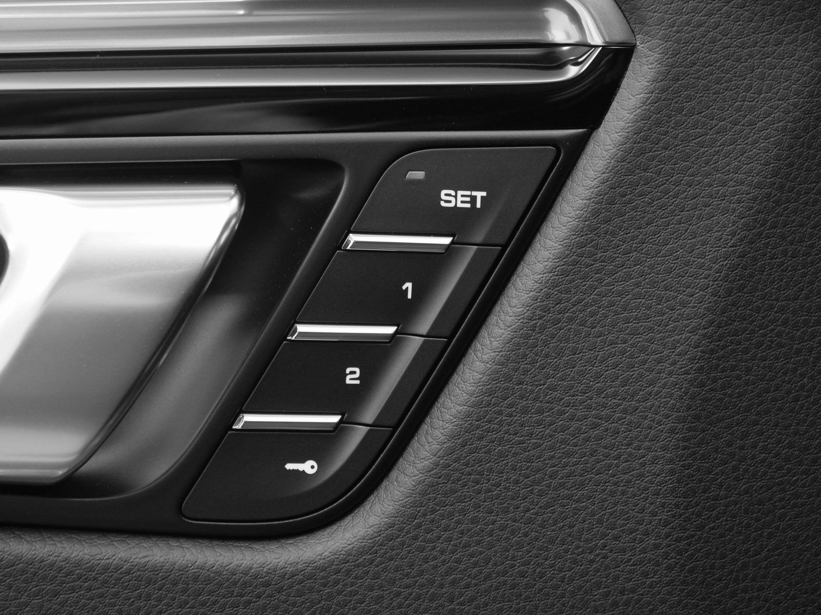 Used 2025 Porsche Macan image 27